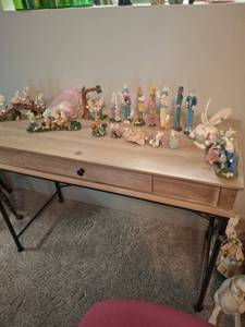 lot 1314 image: Rabbit Figurine Collection