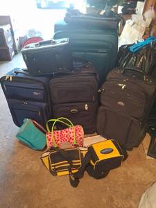 lot 1329 image: Luggage Lot