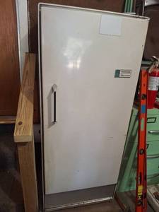 lot 1330 image: Frigidaire Deluxe Upright Freezer