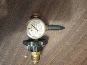 lot 1343 image: Western Helium Regulator