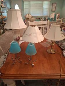 lot 1374 image: Small Lamps - 3 Table Lamps and 2 Tealight Lamps