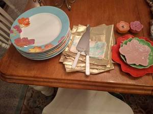 lot 1377 image: Lenox Floral Fusion by Stephanie Ryan Dinner Plates - 8 Count
