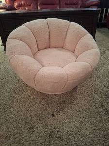lot 8 image: Kids Pink Upholstered Swivel Barrel Chair