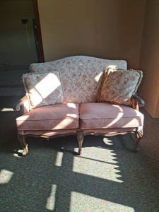 lot 1001 image: Loveseat with Wood Frame and Decorative Pillows