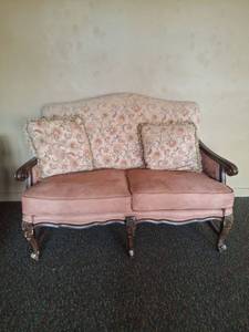 lot 1009 image: Two-Seat Settee  Loveseat with Floral Pattern Cushions