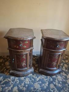 lot 1025 image: (2) Side tables with drawer and cabinet