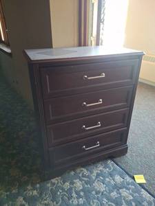 lot 1029 image: 4-Drawer Chest
