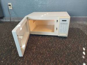 lot 1031 image: Samsung Microwave Oven Classic Collection II