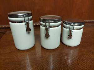 lot 1042 image: Canister set