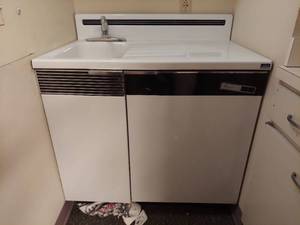 lot 1043 image: Vintage Metal Sink with Refrigerator