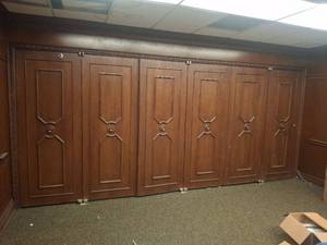 lot 1050 image: 6 Doors