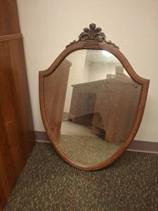 lot 1052 image: Mirror