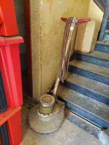 lot 1080 image: Floor machine