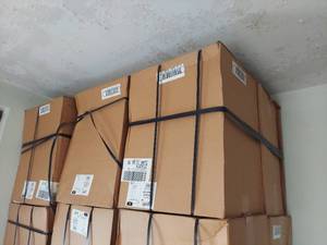 lot 1086 image: (6) 18 gallon step on trash cans - New in box - Upstairs