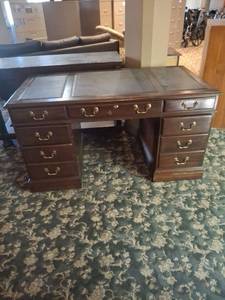lot 1096 image: Ethan Allen Desk with Leather Top