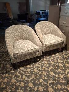 lot 1098 image: Pair of upholstered chairs