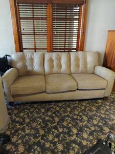 lot 1111 image: Couch