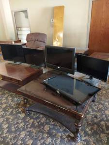 lot 1114 image: (5) TVs and Moniter - Element and Samsung