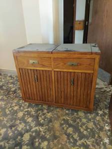 lot 1118 image: Buffet  Server