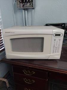 lot 1130 image: Sharp Carousel Microwave Oven