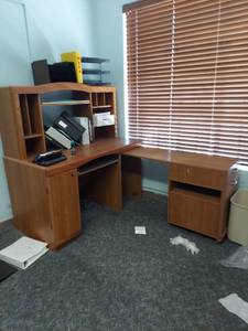 lot 1134 image: Desk with Hutch Top and Slide Out Return