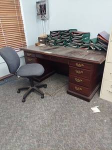 lot 1136 image: Executive Desk with Glass Top and Chair