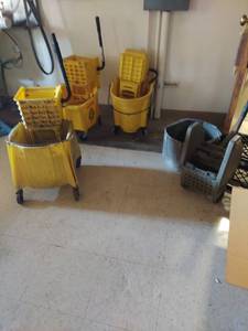 lot 1171 image: Lot of 4 Commercial Mop Bucket with Wringer