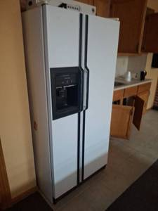 lot 1192 image: Kenmore Side-by-Side Refrigerator with Ice Maker - Upstairs