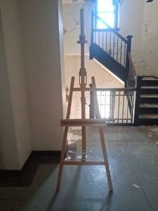 lot 1202 image: Wooden Tripod Easel with Adjustable Canvas Holder
