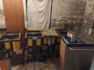 lot 1214 image: 5 Janitor Carts