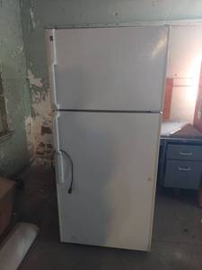 lot 1221 image: 2 Refrigerators - 1 Missing Door Seal, 1 is Dirty