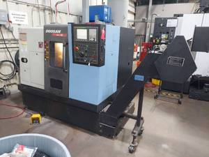 lot 1000 image: Doosan Lynx 220 CNC Turning Center with Fanuc i Series Control