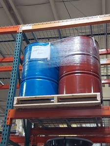 lot 1027 image: 4 Empty Oil Barrels