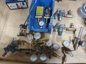 lot 1042 image: Welding High Pressure Cylinder Valves and Gauges