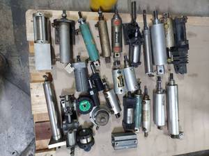 lot 1051 image: Lot of Pneumatic Components