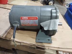 lot 1053 image: Dayton 5K935 Gearmotor 14 HP 115V 1750 RPM 961 Ratio
