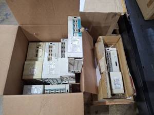 lot 1212 image: Mitsubishi Servo Drive Units MDS-B-V1-45 Lot
