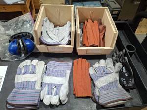 lot 1216 image: Work Gloves and Safety Earmuffs Lot