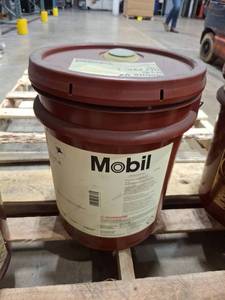 lot 1269 image: Mobil Velocite #6 Spindle Oil ISO VG 10