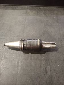 lot 1363 image: Valenite GTE 1-M-3 V40CT-E100 Tool Holder with Multi Flute Cutting Tool