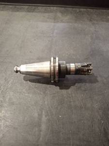 lot 1365 image: Erickson CV40BST16M228 Holder with Kennametal M4D032ZO6M16LN11 Indexable End Mill