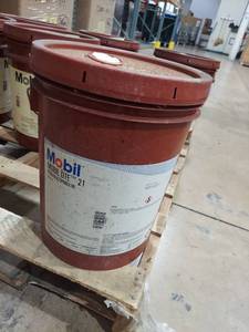 lot 1388 image: Mobil Mobil-DTE 21 HydraulicSpindle Oil