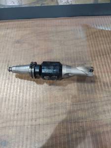 lot 1426 image: Briney V40E-150-462 Tool Holder with Walter Indexable Drill