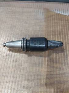 lot 1427 image: Valenite V40CT-E100 9M9 End Mill Holder with Cutter