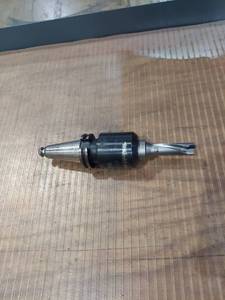 lot 1452 image: CAT40 EM 1x4.000 E End Mill Holder with Kennametal Indexable End Mill