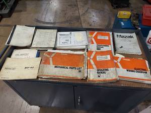 lot 1462 image: Mazak CNC Machine Manuals Lot