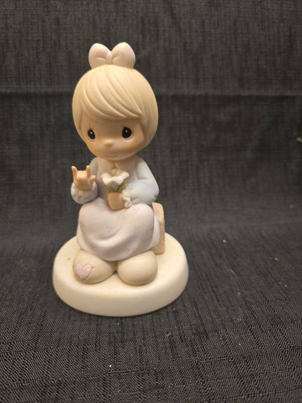 lot 1354 image: Enesco Precious Moments A Universal Love Special 1992 Limited Edition Figurine