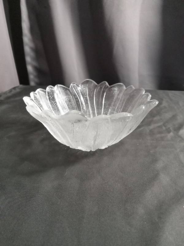lot 60377 image: Clear Glass Flower-Shaped Bowl with Petal Design