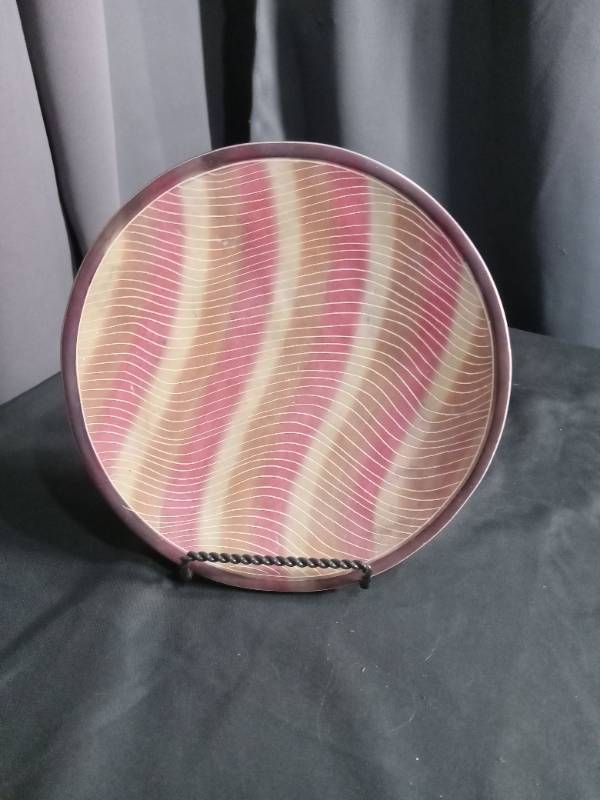 lot 60395 image: Pink Decorative Plate with Wave Pattern Design