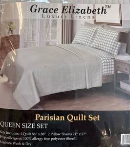 lot 9506 image: Grace Elizabeth gray queen quiltQueen Elizabeth Size Queen